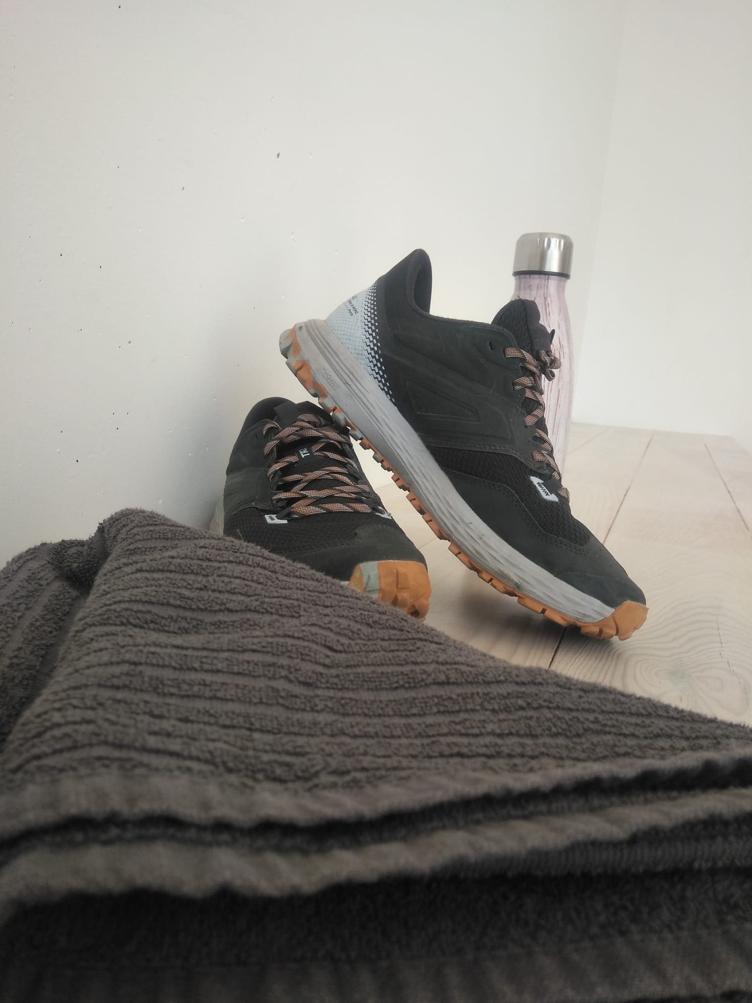 Tenue de sport confortable et serviette pour les séances de rééducation Tenue de sport confortable et serviette pour les séances de rééducation